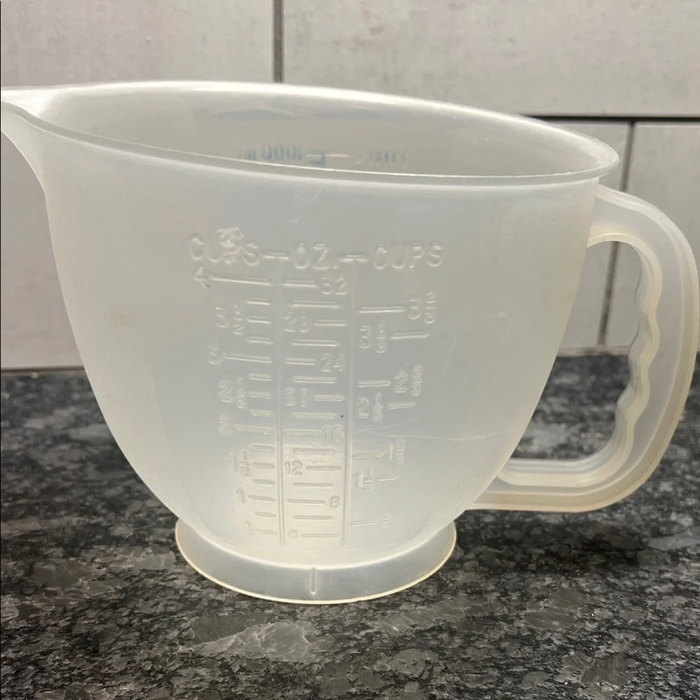 Vintage Tupperware Translucent Measuring cup. 4 cup. Good condition